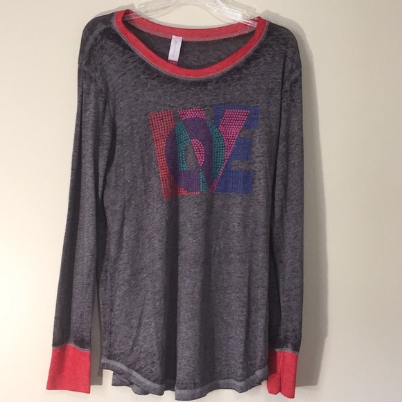 No Boundaries Tops - ‼️2 for $10‼️“LOVE” long sleeve T-shirt